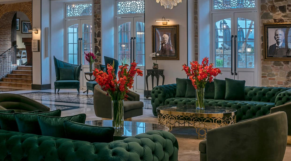 lobby of Hotel La Compañia
